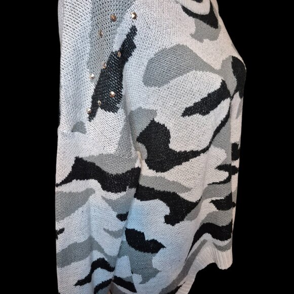 Love by Design Black and Gray Camo Sweater with Sholder Details - Picture 5 of 7